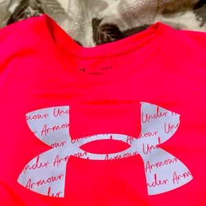 🔥🔥Under Armour SALE 3/$10 Hot pink and white UA shirt